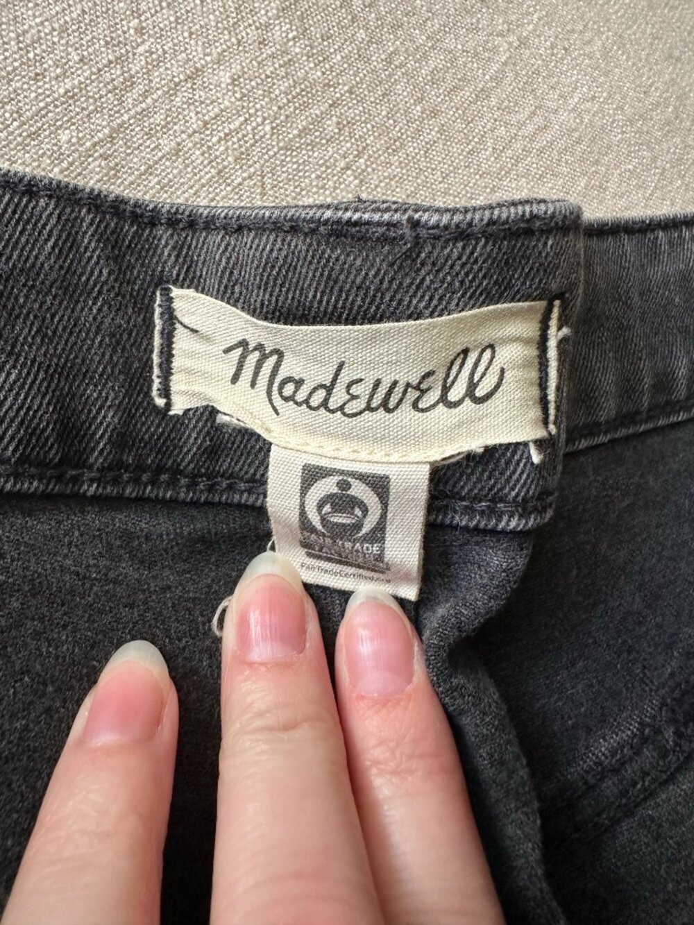 Size 31 Madewell Curvy High Rise Black Denim Shorts - Picture 4 of 4